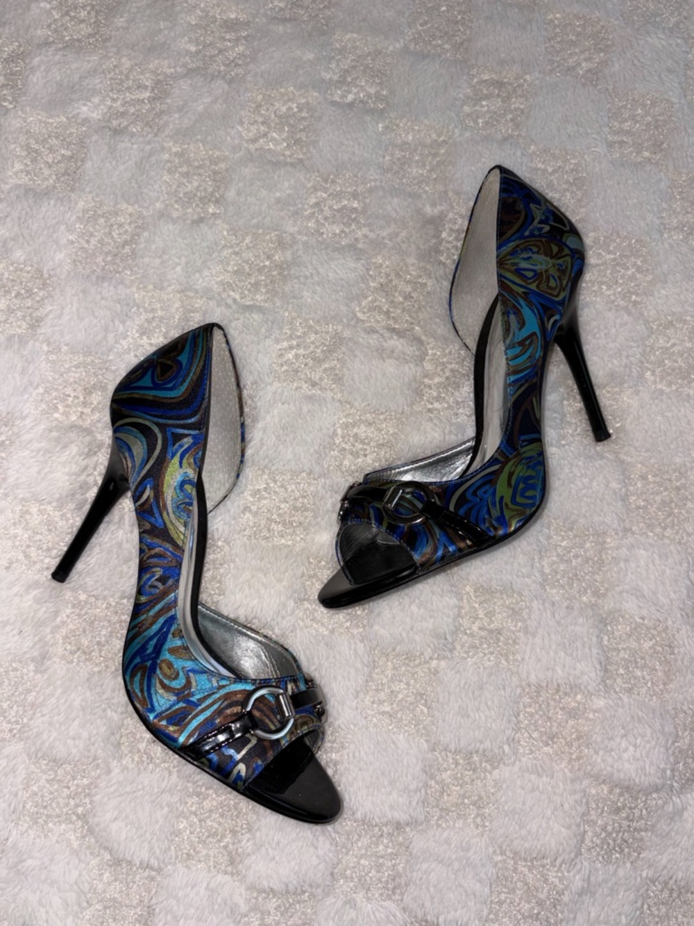 Carlos Santana Y2K Roulette heels in a blue + champagne swirl pattern • Size 7.5